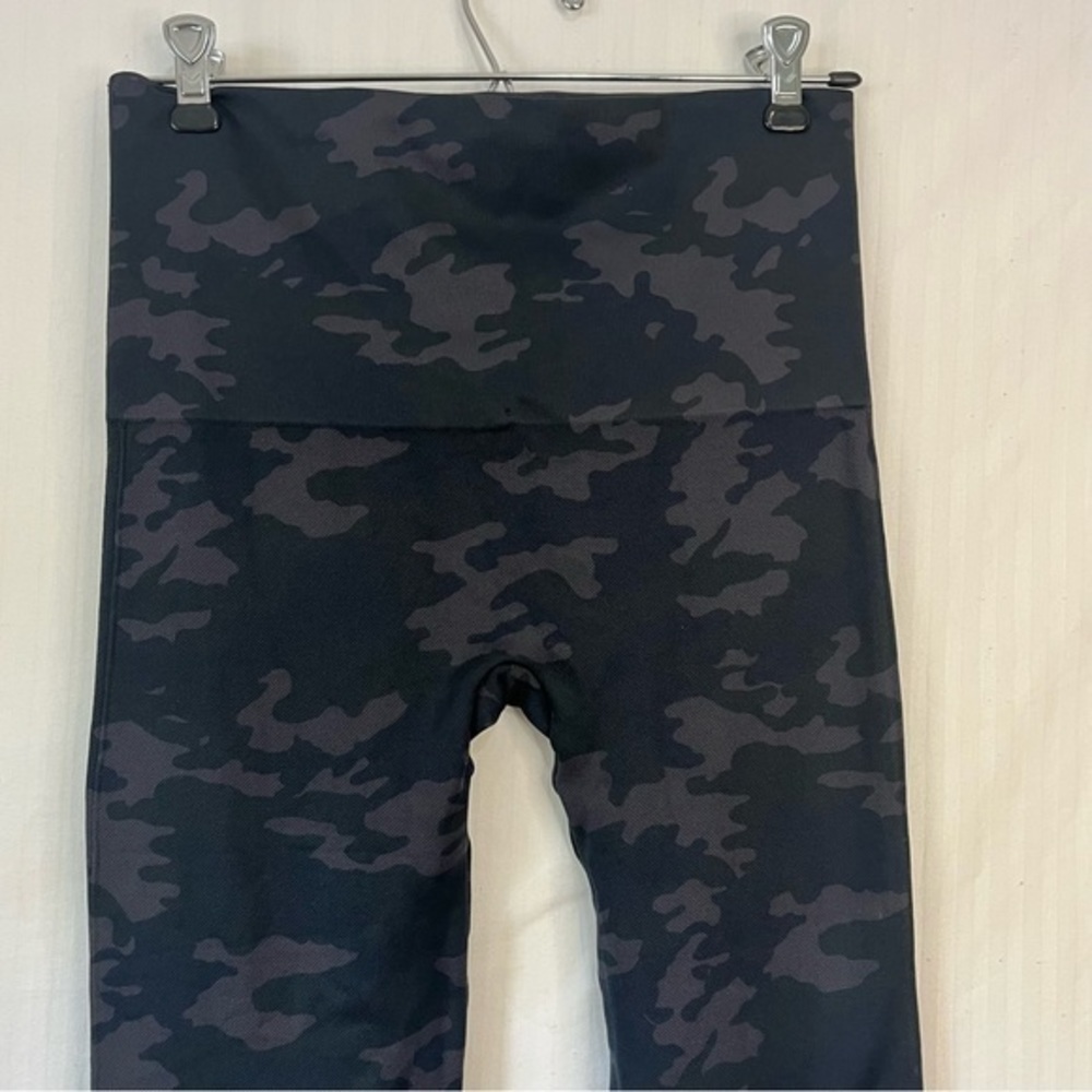 Spanx Eco Care Seamless Leggings Black‎ Camo L - Picture 9 of 12